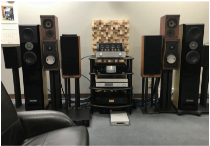 지난 달에 오디오의 기본 구조에 대해 알아 보았다. CD 플레이어나 턴테이블 같은 입력장치, 앰프라 하는 증폭장치, 스피커 같은 출력장치가 있다고 하였다. 오디오 구성 중에 무엇이...